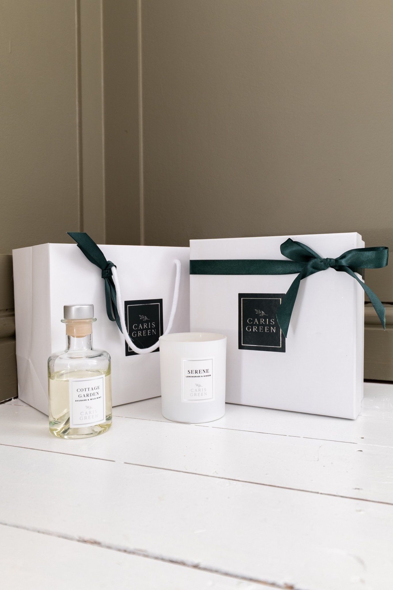 Dried Flower Bouquet Reed Diffuser and Candle Gift Box - Caris Green