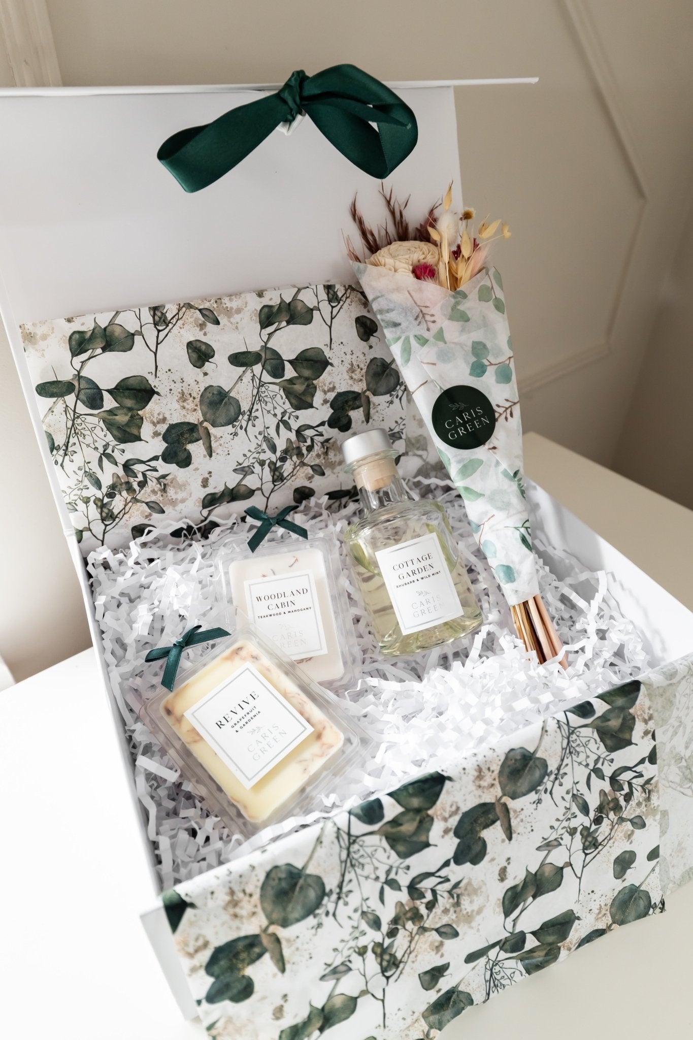 Dried Flower Bouquet Reed Diffuser and Wax Melts Gift Box - Caris Green
