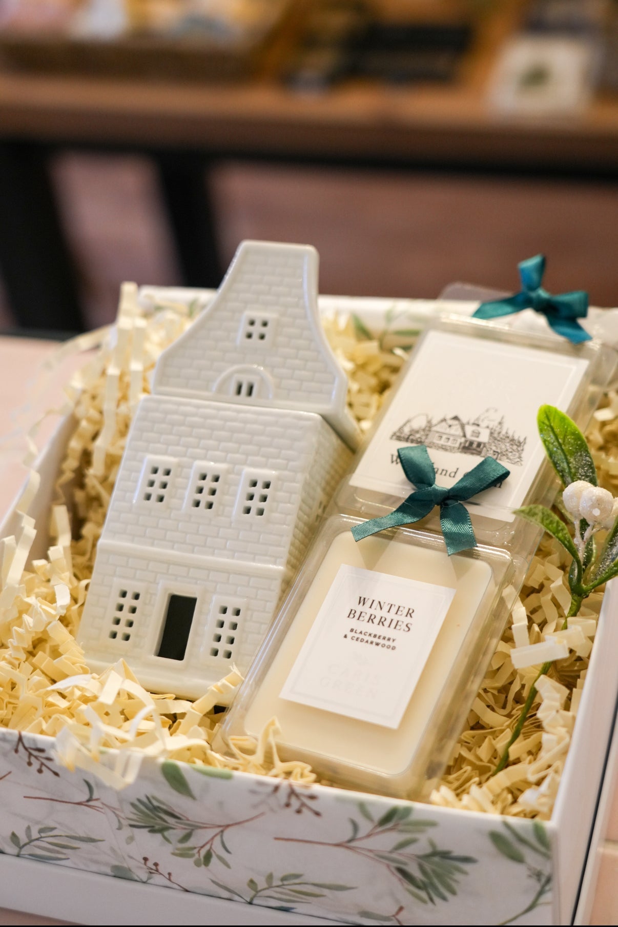 Christmas Wax Melt x2 & Nordic House Burner Gift Box - Caris Green